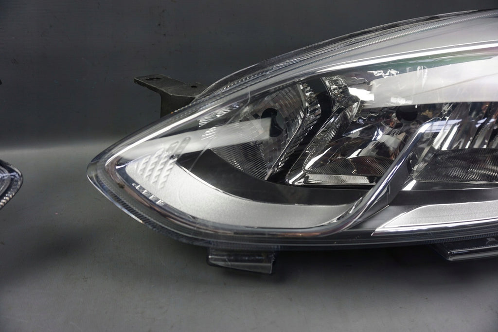 Frontscheinwerfer Ford Fiesta Ein Stück (Rechts oder Links) Headlight