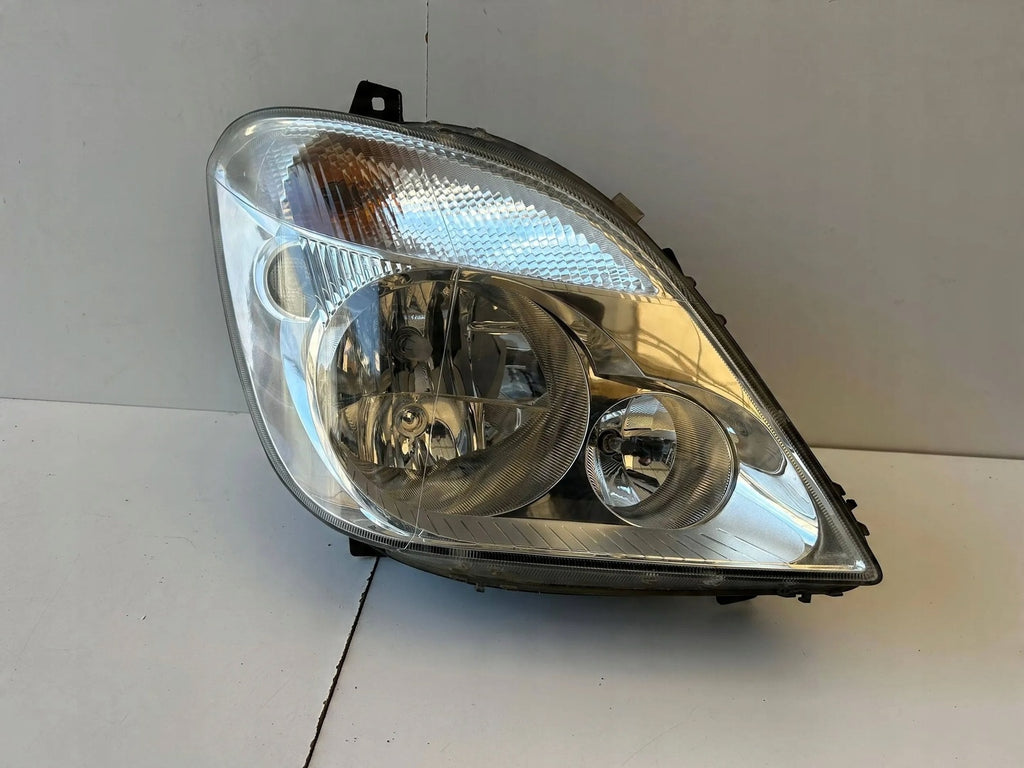 Frontscheinwerfer Mercedes-Benz Sprinter 906 9068200261 Rechts Headlight