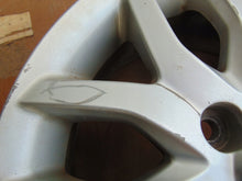 Laden Sie das Bild in den Galerie-Viewer, 1x Alufelge 16 Zoll 6.5&quot; 5x114.3 45ET Silber PZ474-E067D-Z Toyota Auris