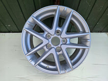 Laden Sie das Bild in den Galerie-Viewer, 1x Alufelge 16 Zoll 6.5&quot; 5x114.3 45ET Glanz Silber 42611-YY500 Toyota Auris