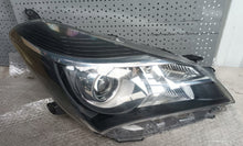 Laden Sie das Bild in den Galerie-Viewer, Frontscheinwerfer Toyota Yaris Rechts Scheinwerfer Headlight SCH4655387035ou