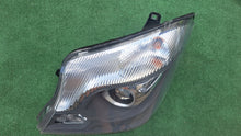 Laden Sie das Bild in den Galerie-Viewer, Frontscheinwerfer Mercedes-Benz Sprinter A9068203161 Xenon Links Headlight