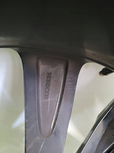 Load image into Gallery viewer, 1x Alufelge 19 Zoll 7.0" 5x114.3 31ET 403004862R Renault Rim Wheel FEL9545114614bx