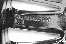 Laden Sie das Bild in den Galerie-Viewer, 1x Alufelge 18 Zoll 7.5&quot; 5x112 52ET A2464012002 Mercedes-Benz Cla C117 Rim Wheel