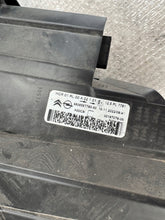 Laden Sie das Bild in den Galerie-Viewer, Frontscheinwerfer Opel Vivaro A 9808567780 Links Scheinwerfer Headlight