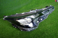 Load image into Gallery viewer, Frontscheinwerfer Toyota Corolla 81110-02S60 Rechts Scheinwerfer Headlight SCH8485720776ch