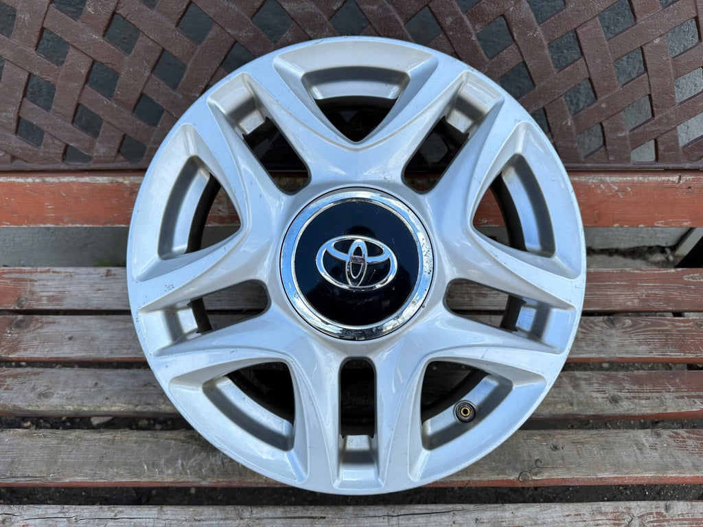 1x Alufelge 15 Zoll 5.0" 4x100 39ET Toyota Yaris Rim Wheel FEL8902203503ow