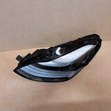 Laden Sie das Bild in den Galerie-Viewer, Frontscheinwerfer Tesla Model 3 Y 151495200D 151495300D LED Links Headlight