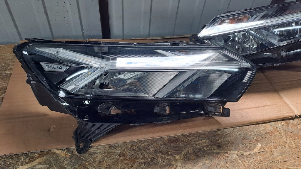 Frontscheinwerfer Dacia Sandero III 260106343R Ein Stück (Rechts oder Links)