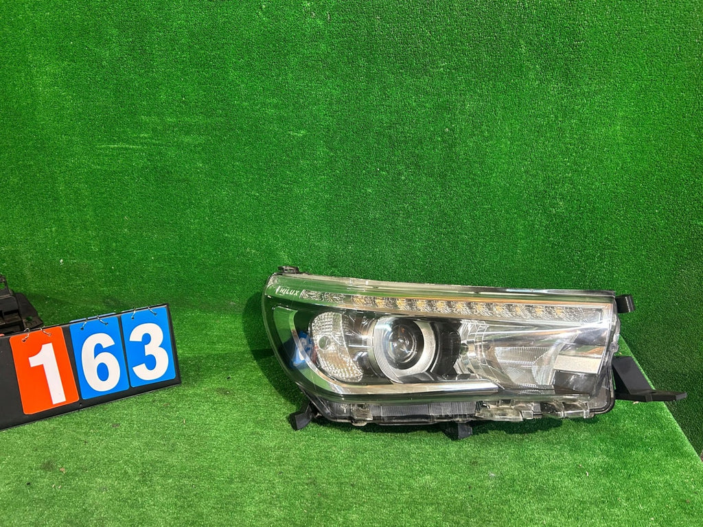 Frontscheinwerfer Toyota Hilux VIII Rechts Scheinwerfer Headlight SCH9946842669tp