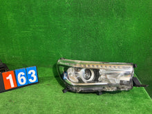 Load image into Gallery viewer, Frontscheinwerfer Toyota Hilux VIII Rechts Scheinwerfer Headlight SCH9946842669tp