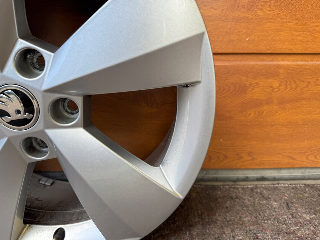 1x Alufelge 17 Zoll 6.5" 5x112 38ET Glanz Silber 565601025J Skoda Kodiaq