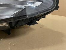 Laden Sie das Bild in den Galerie-Viewer, Frontscheinwerfer BMW 5 F11 F10 7343911-08 1EL011087-51 Xenon Links Headlight SCH1906631432lh