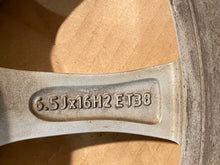 Laden Sie das Bild in den Galerie-Viewer, 1x Alufelge 16 Zoll 6.5&quot; 5x112 38ET A2054012400 Mercedes-Benz W205 Rim Wheel