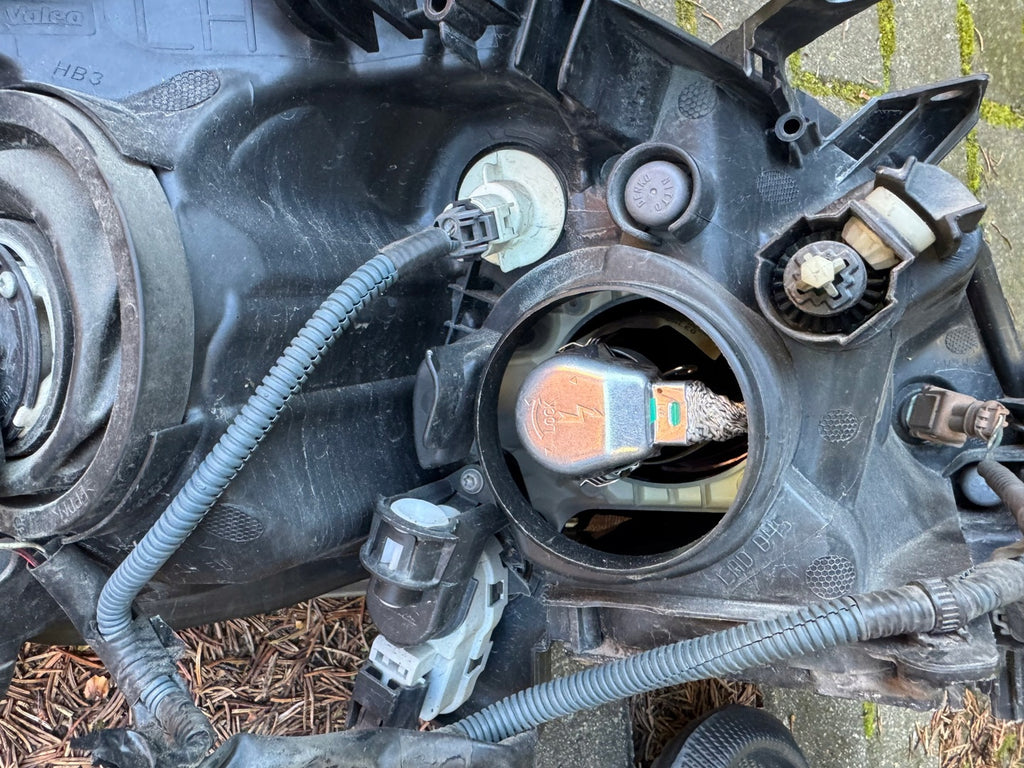 Frontscheinwerfer Toyota Auris Xenon Ein Stück (Rechts oder Links) Headlight SCH2719323082js
