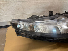Laden Sie das Bild in den Galerie-Viewer, Frontscheinwerfer Honda Civic I 251036 Rechts Scheinwerfer Headlight SCH5022822266vi