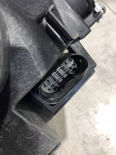 Laden Sie das Bild in den Galerie-Viewer, Frontscheinwerfer Mercedes-Benz W206 A2069063903 Links Scheinwerfer Headlight SCH6680139786ky