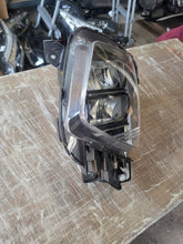 Laden Sie das Bild in den Galerie-Viewer, Frontscheinwerfer Hyundai Tucson N7921-61110 Full LED Links Headlight