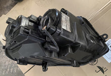 Laden Sie das Bild in den Galerie-Viewer, Frontscheinwerfer VW T5 7E1941016D Ein Stück (Rechts oder Links) Headlight