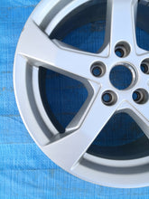 Load image into Gallery viewer, 1x Alufelge 17 Zoll 7.5&quot; 5x112 51ET Glanz 8V0601025CT Audi A3 Mg Rim Wheel