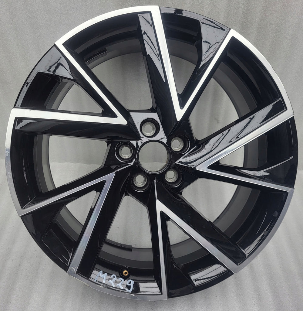 1x Alufelge 18 Zoll 7.0" 5x100 39ET Glanz Schwarz 657601025G Skoda Scala Kamiq FEL6697870290wk