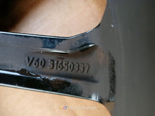 Laden Sie das Bild in den Galerie-Viewer, 1x Alufelge 17 Zoll 7.0&quot; 5x108 50ET Glanz Schwarz 31650337 Volvo V60 Rim Wheel