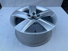 Laden Sie das Bild in den Galerie-Viewer, 1x Alufelge 16 Zoll 7.0&quot; 5x100 46ET Glanz Silber 6V0601025 Skoda Fabia Iii