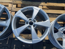 Laden Sie das Bild in den Galerie-Viewer, 1x Alufelge 19 Zoll 5x112 8V0601025ES Audi A3 Rim Wheel FEL1055851712en