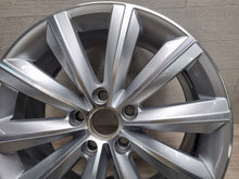 Load image into Gallery viewer, 1x Alufelge 17 Zoll 7.5" 5x112 47ET Glanz Silber 3AA601025F VW Passat B7 FEL3101173651xl