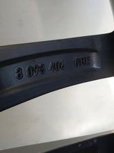 Laden Sie das Bild in den Galerie-Viewer, 1x Alufelge 18 Zoll 9.0&quot; 5x112 44ET Glanz 8093916 BMW 5 G31 G30 Rim Wheel