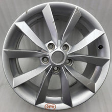 Load image into Gallery viewer, 1x Alufelge 17 Zoll 7.0" 5x112 45ET Glanz Silber 5L0601025K Skoda Yeti 5l FEL1899823364fl
