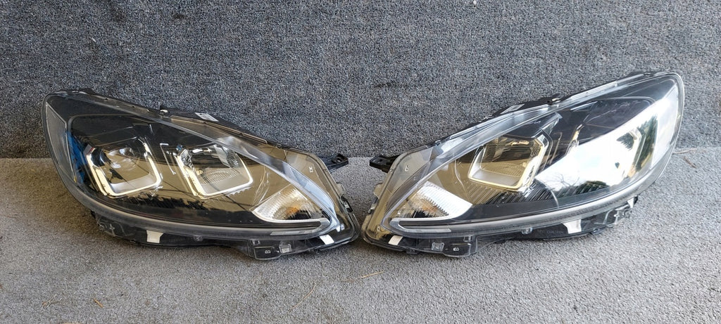 Frontscheinwerfer Ford Kuga LV4B13E014CE LV4B13E015CE Ein Satz Headlight SCH9458968966oq