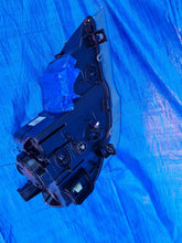 Laden Sie das Bild in den Galerie-Viewer, Frontscheinwerfer BMW X5 E70 710815030019 7240791 Xenon Links Headlight SCH8032919878re