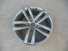 Laden Sie das Bild in den Galerie-Viewer, 1x Alufelge 18 Zoll 8.0" 5x112 41ET Glanz Silber VW Scirocco Passat Rim Wheel FEL9450127175vk