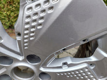 Load image into Gallery viewer, 1x Alufelge 17 Zoll 7.0&quot; 5x114.3 Glanz Silber 52910-K4000 Hyundai Kona Rim Wheel