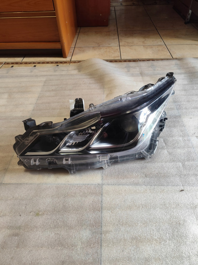 Frontscheinwerfer Toyota Corolla 8115002T31 Links Scheinwerfer Headlight SCH3861099658ud