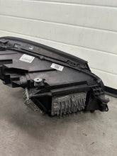 Laden Sie das Bild in den Galerie-Viewer, Frontscheinwerfer Mercedes-Benz W222 A2229068602 Ein Stück (Rechts oder Links) SCH6422366689sg