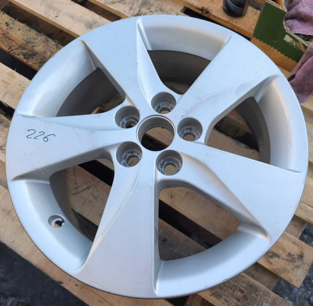 1x Alufelge 16 Zoll 6.0" 5x100 45ET Glanz Silber PW45747000 Toyota Avensis Verso FEL3537094159kn