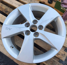 Laden Sie das Bild in den Galerie-Viewer, 1x Alufelge 16 Zoll 6.0" 5x100 45ET Glanz Silber PW45747000 Toyota Avensis Verso FEL3537094159kn