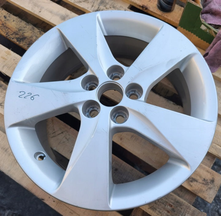 1x Alufelge 16 Zoll 6.0" 5x100 45ET Glanz Silber PW45747000 Toyota Avensis Verso FEL3537094159kn