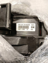 Laden Sie das Bild in den Galerie-Viewer, Frontscheinwerfer Hyundai I30 G492121050 Links Scheinwerfer Headlight SCH7864245052vy