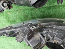 Laden Sie das Bild in den Galerie-Viewer, Frontscheinwerfer Honda Insight 100-22875 Ein Satz Scheinwerfer Headlight