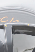 Laden Sie das Bild in den Galerie-Viewer, 1x Alufelge 17 Zoll 7.0" 5x108 40ET Glanz Graphit 9814117977 Peugeot Rim Wheel FEL7957842238qf