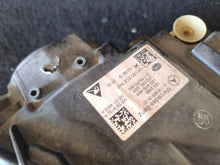 Laden Sie das Bild in den Galerie-Viewer, Frontscheinwerfer Mercedes-Benz Cla X118 C118 A1189062600 Rechts Headlight SCH9499031012vk