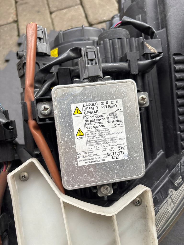 Frontscheinwerfer Citroën C-Crosser P7142R 6208N3 Xenon Rechts oder Links