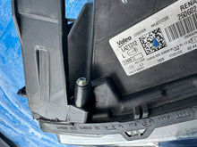 Laden Sie das Bild in den Galerie-Viewer, Frontscheinwerfer Dacia Duster 260602465R Links Scheinwerfer Headlight SCH9871569262fg