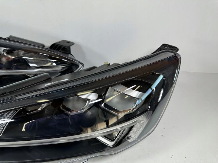 Frontscheinwerfer Ford Focus MX7B-13E015-ED MX7B-13E014-ED Ein Satz Headlight SCH8685625044ob