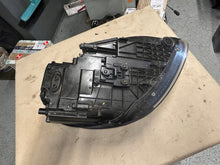 Laden Sie das Bild in den Galerie-Viewer, Frontscheinwerfer Porsche Cayenne 7P5941031CF Links Scheinwerfer Headlight SCH3738888742bq