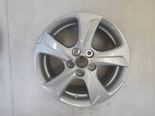 Load image into Gallery viewer, 1x Alufelge 16 Zoll 6.0&quot; 5x100 45ET Glanz Silber PW457-0D002 Toyota Rim Wheel