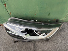 Laden Sie das Bild in den Galerie-Viewer, Frontscheinwerfer Renault Kadjar 260608385R Links Scheinwerfer Headlight SCH1288420254fr